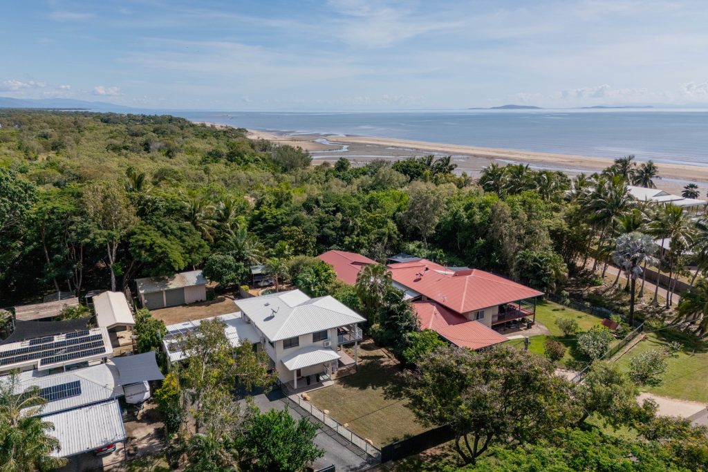 121 Coutts Drive, Bushland Beach QLD 4818