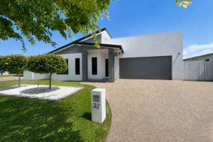 32 Speargrass Parade, Mount Low, QLD 4818