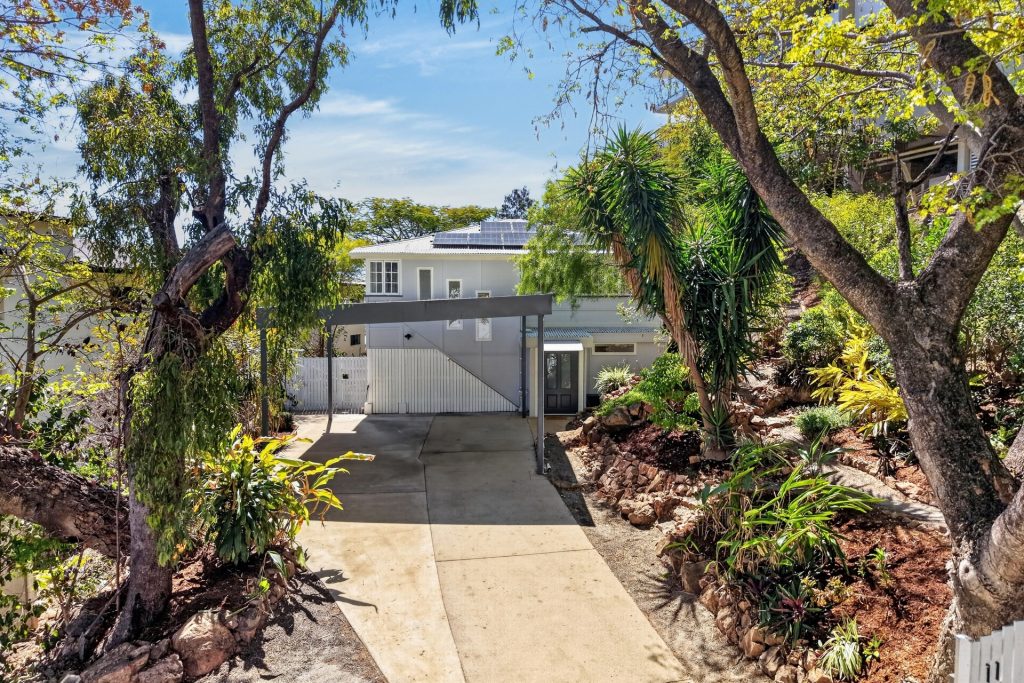 11 Little Street, Belgian Gardens, QLD 4810