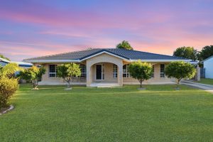 7 Joshua Crescent, Bushland Beach, QLD 4818