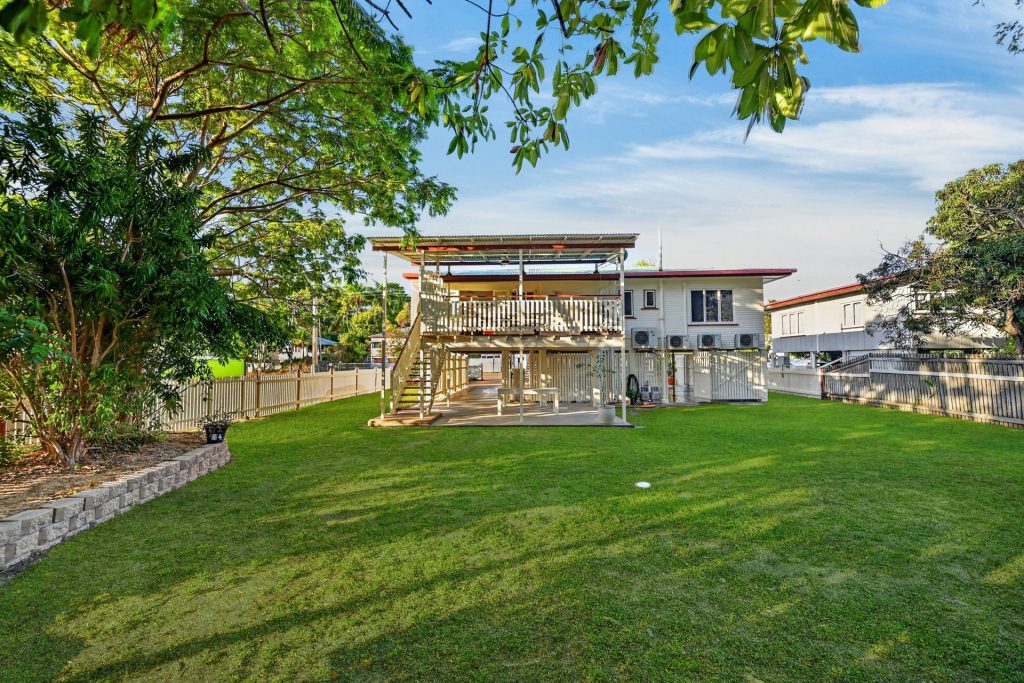 24 Carr Street, Hermit Park, QLD 4812