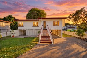 24 Carr Street, Hermit Park, QLD 4812